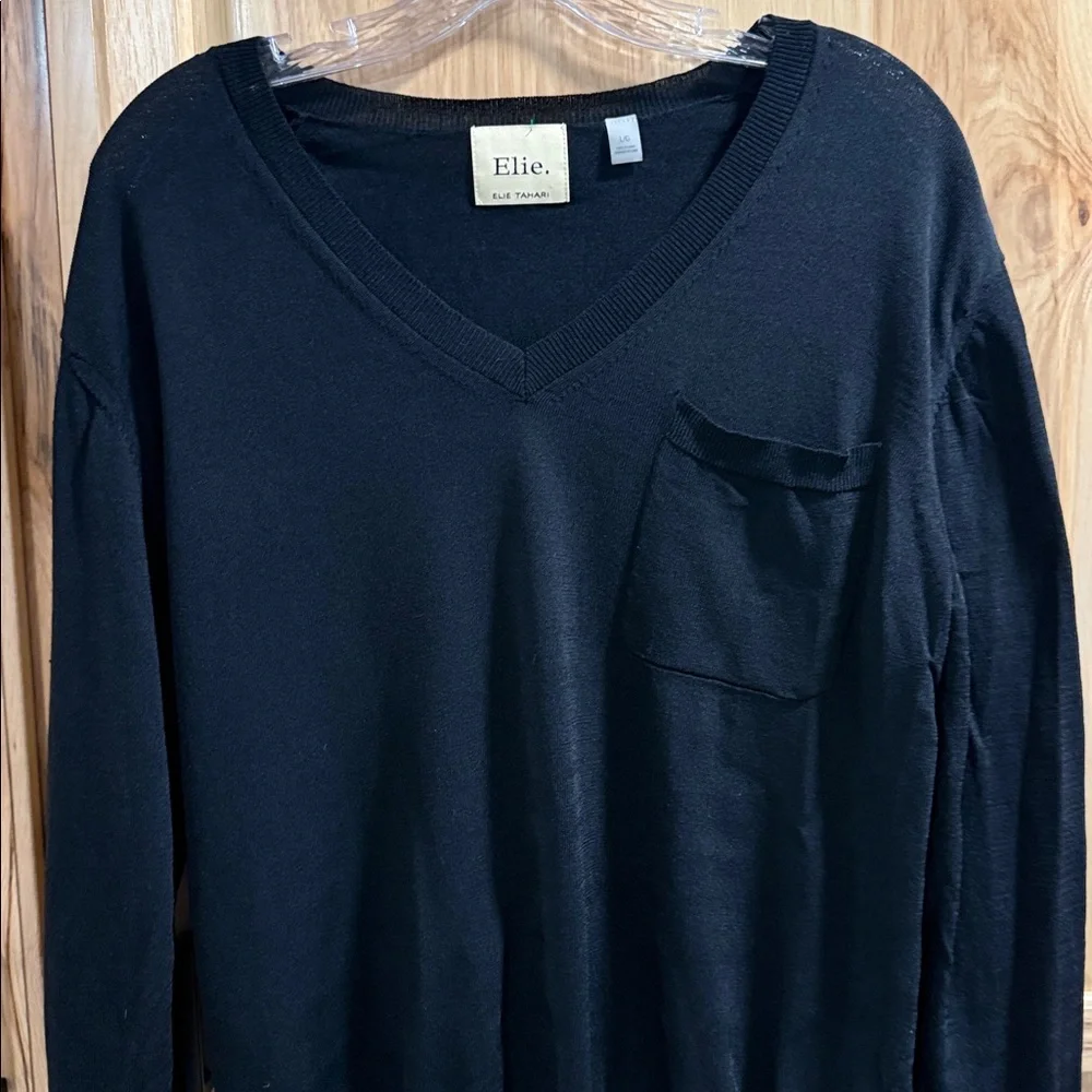 Elie Tahari Women’s L Black Lightweight V-Neck Minimalist Closet Staple Sweater